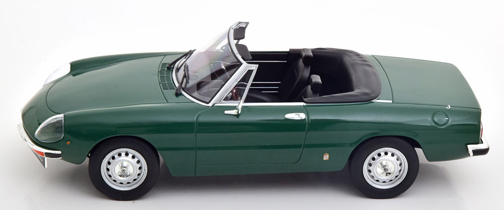 1:18 Norev Alfa Romeo 2000 Spider with removable Softtop 1978 green