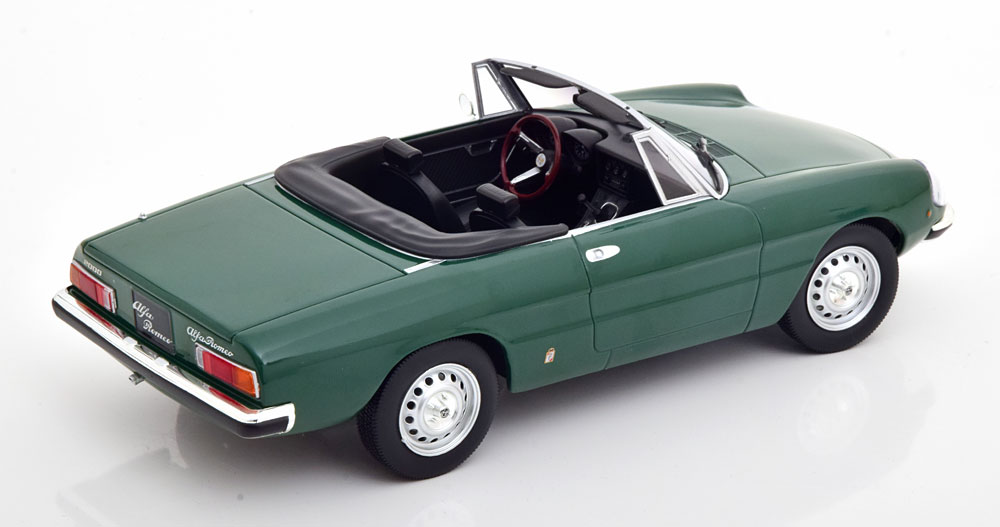 1:18 Norev Alfa Romeo 2000 Spider with removable Softtop 1978 green