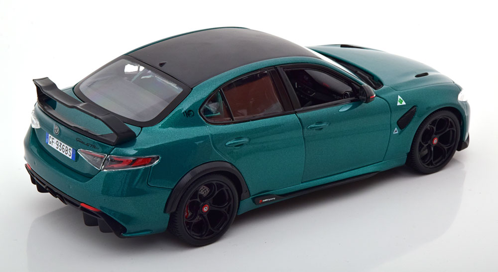 1:18 Bburago Alfa Romeo Giulia GTAm 2020 greenmetallic