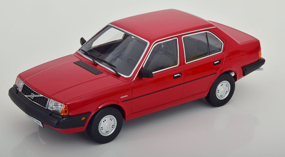 1:18 Triple 9 Volvo 340 1987 red