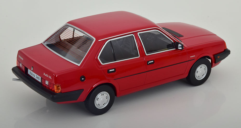 1:18 Triple 9 Volvo 340 1987 red