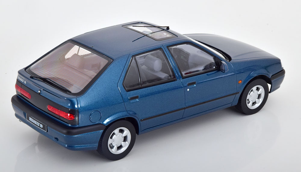 1:18 Triple 9 Renault 19 1994 bluemetallic