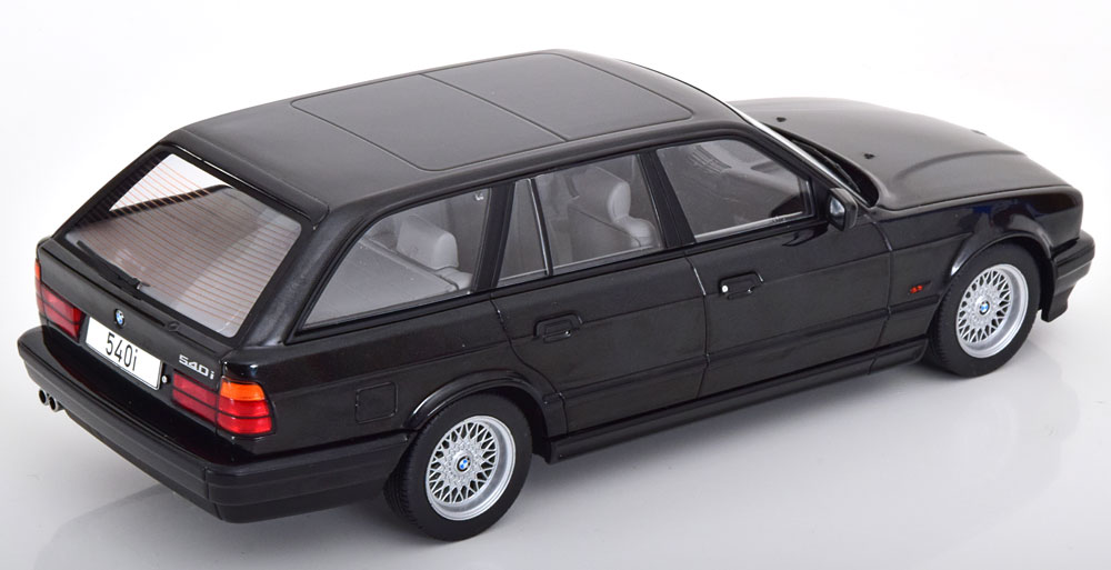 1:18 MCG BMW 5series Series E34 Touring black-metallic