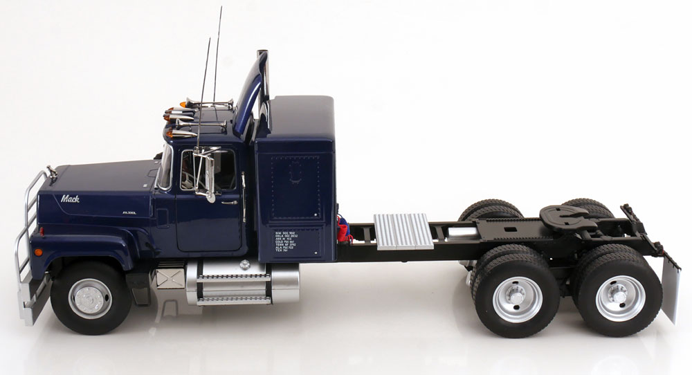 1:18 Road Kings Mack RL 700L 1974 bluemetallic