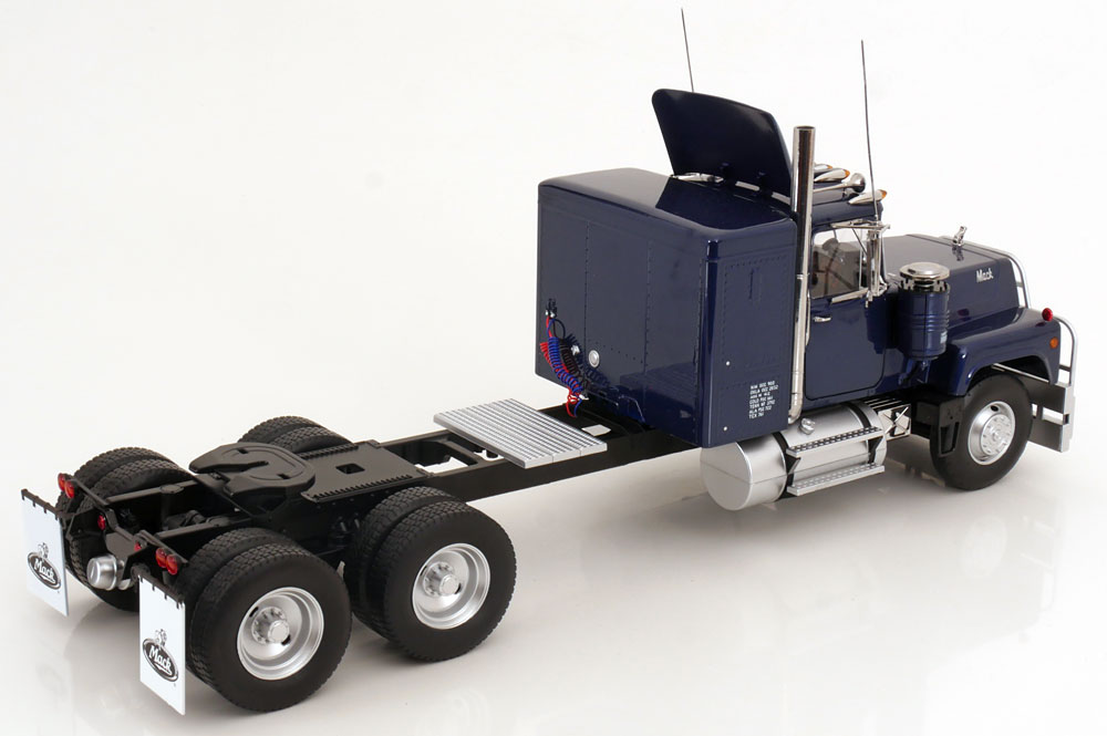 1:18 Road Kings Mack RL 700L 1974 bluemetallic