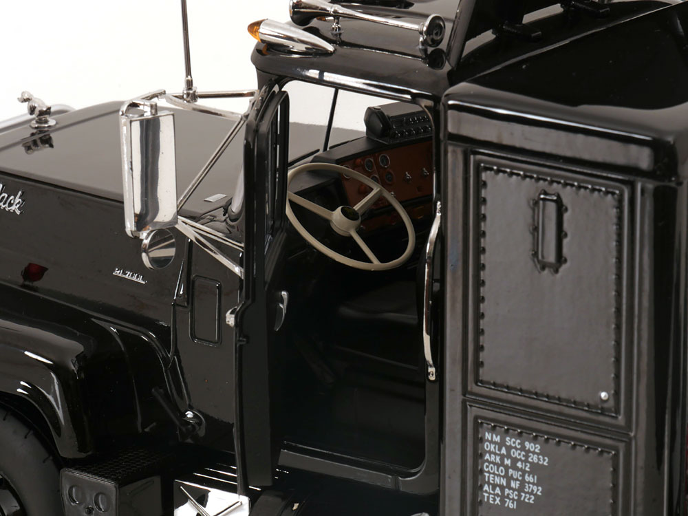 1:18 Road Kings Mack RL 700L 1974 black