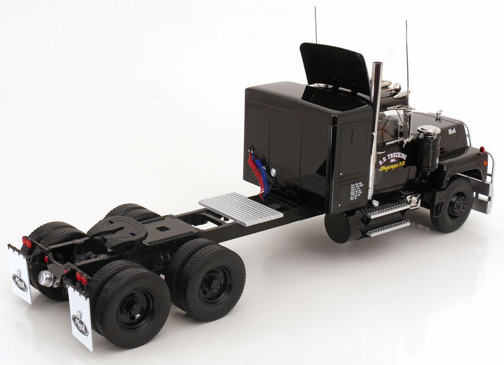 1:18 Road Kings Mack RL 700L 1974 black