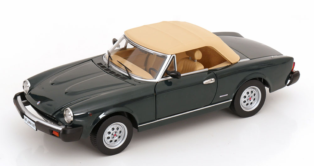 1:18 Touring Pinninfarina Spidereuropa (Fiat 124) 1982 darkgreen