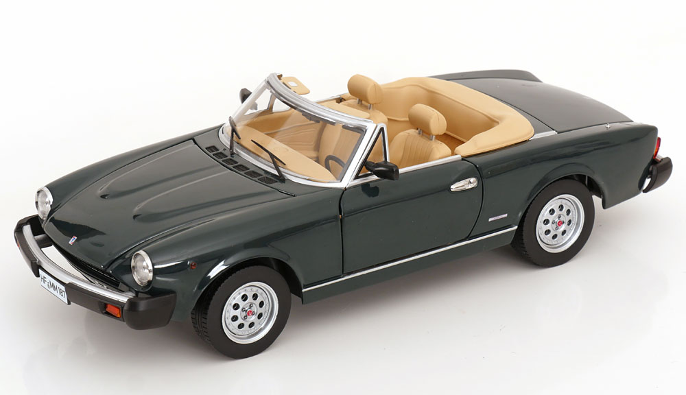1:18 Touring Pinninfarina Spidereuropa (Fiat 124) 1982 darkgreen