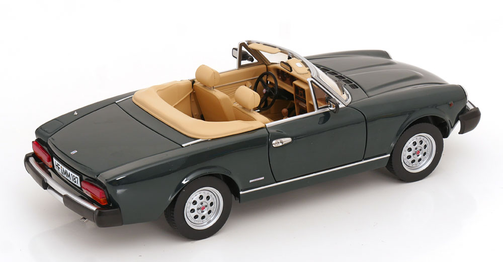 1:18 Touring Pinninfarina Spidereuropa (Fiat 124) 1982 darkgreen