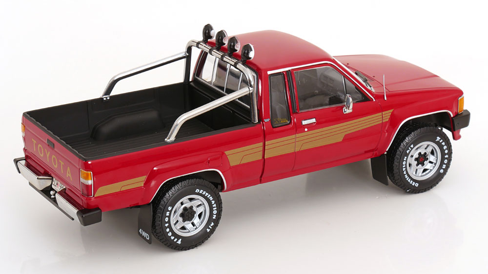 1:18 KK-Scale Toyota Truck Xtra Cab 4x4 (Hilux) 1985 red/golden